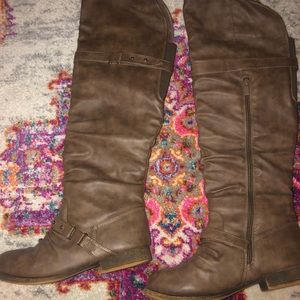 Knee high tan/ brown boots